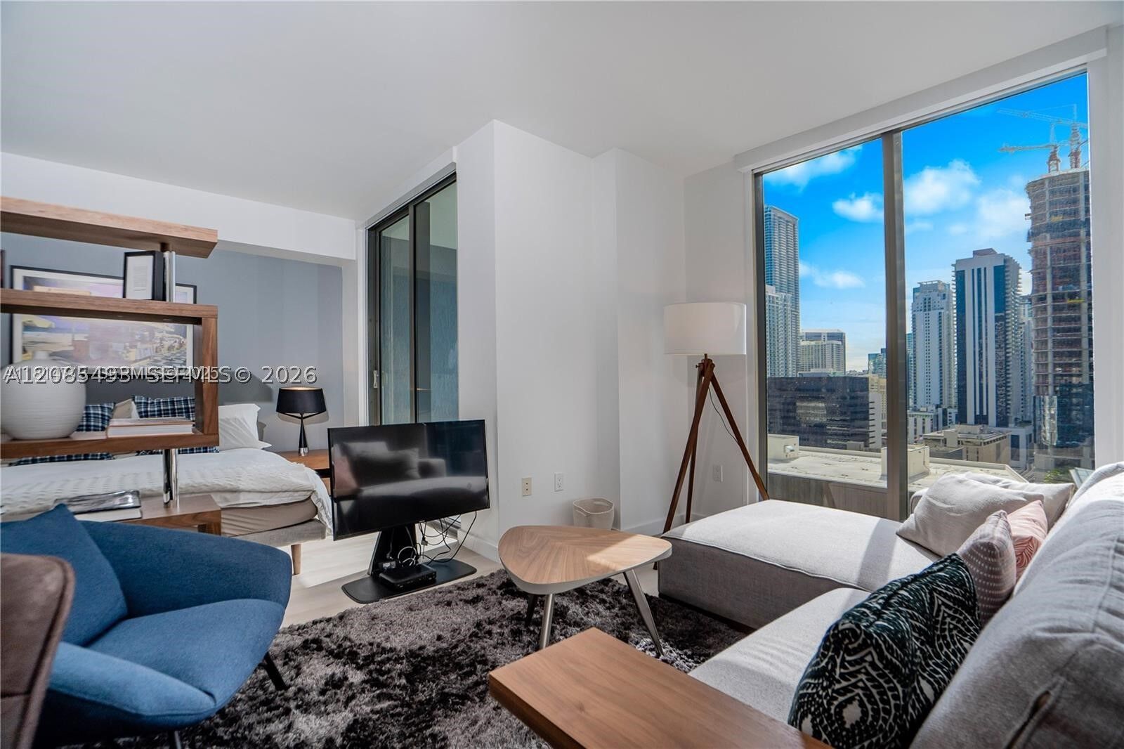 Property Photo: 31 SE 6th St 2205 FL 33131