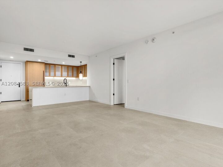 Property Photo: 2200 Brickell Avenue 402 FL 33129