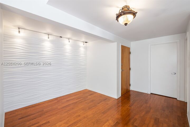 Property Photo:  1542 Drexel Ave 302  FL 33139 
