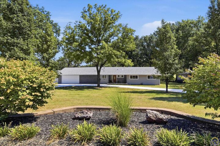 Property Photo:  2710 SW Burlingame Rd  KS 66611 