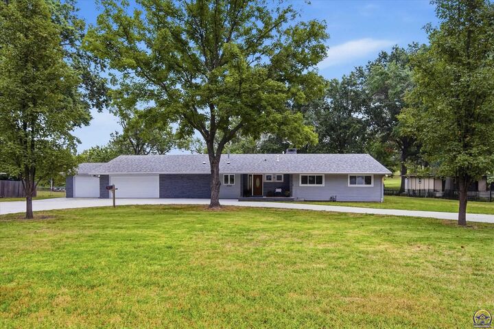 Property Photo:  2710 SW Burlingame Rd  KS 66611 