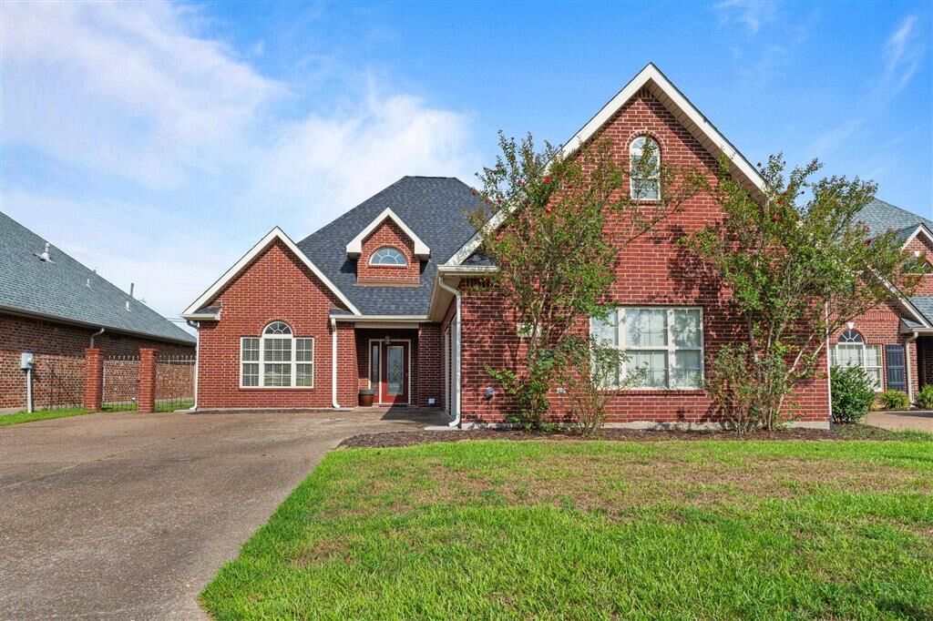 Property Photo: 1004 Jacques Dr Drive LA 70663
