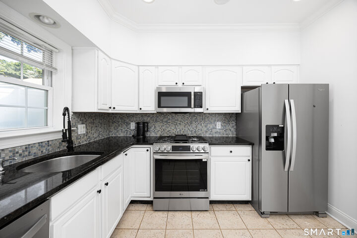 Property Photo:  806 Hope Street 1  CT 06907 