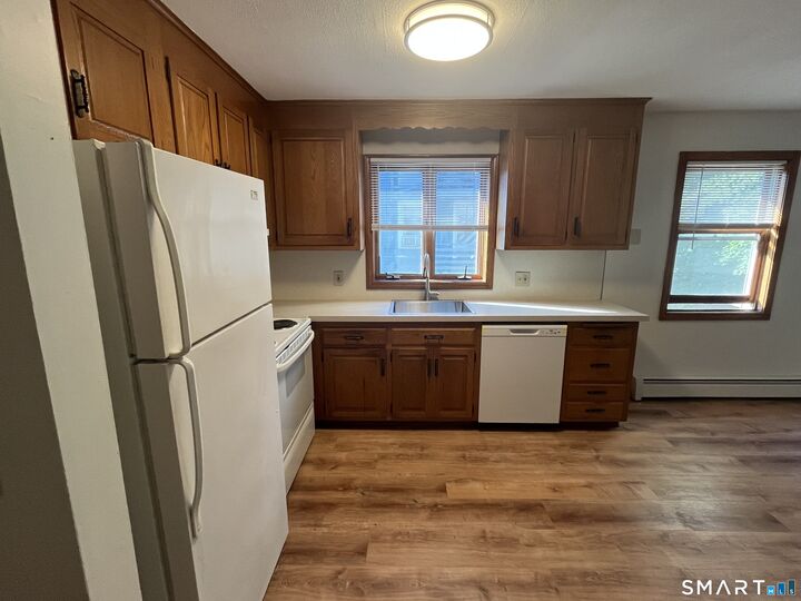 Property Photo:  31 Divinity Street 8  CT 06010 