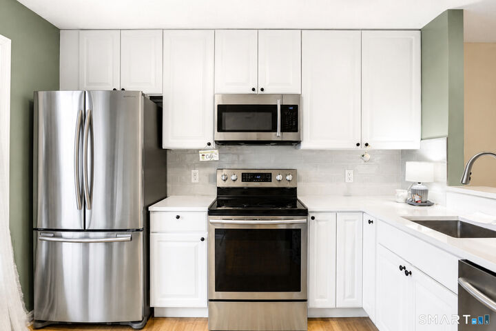 Property Photo: 102 Foxbridge Village Road 102 CT 06405