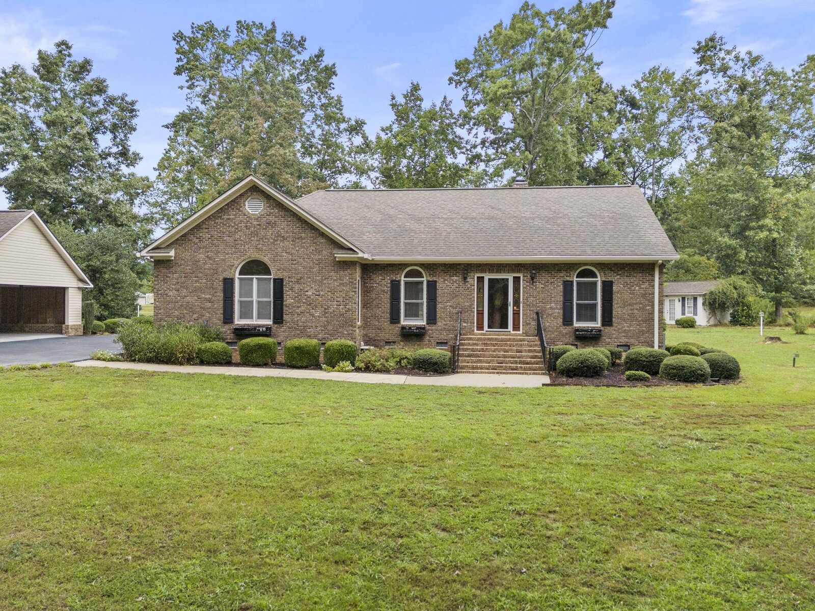 Property Photo:  225 Plantation Lane  SC 29349 