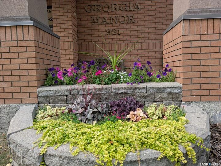 Property Photo:  921 Main Street E 204  SK S7H 0K5 