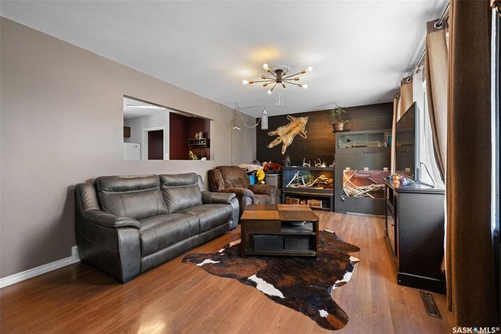 Property Photo:  520 Montague Street  SK S4R 3W5 