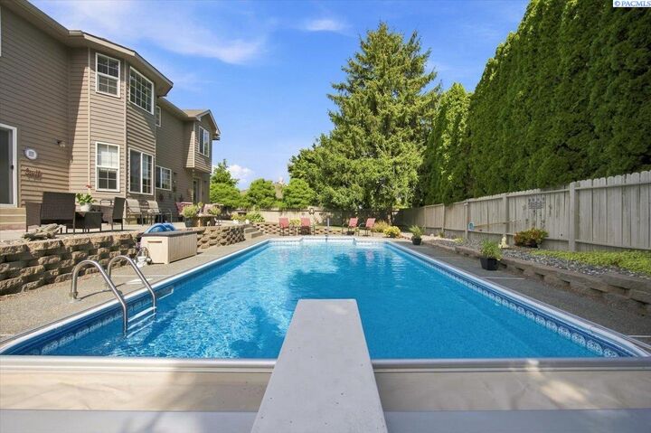 Property Photo: 2927 S Ledbetter Pl WA 99337