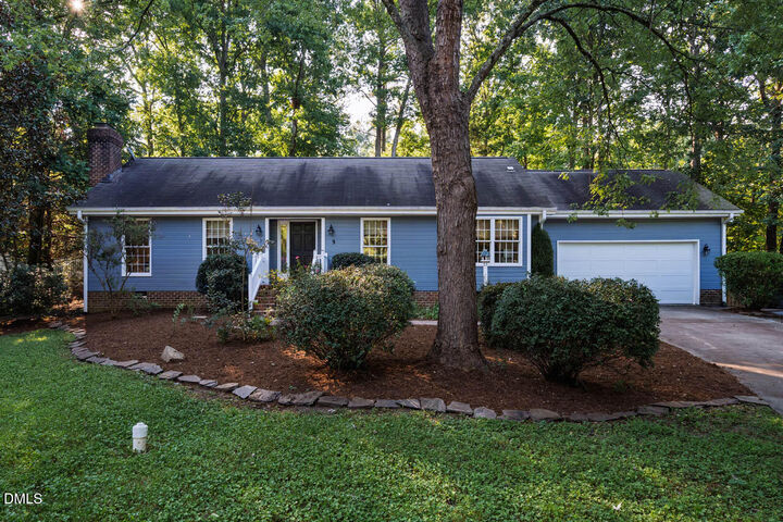 Property Photo:  9 Edgestone Place  NC 27517 
