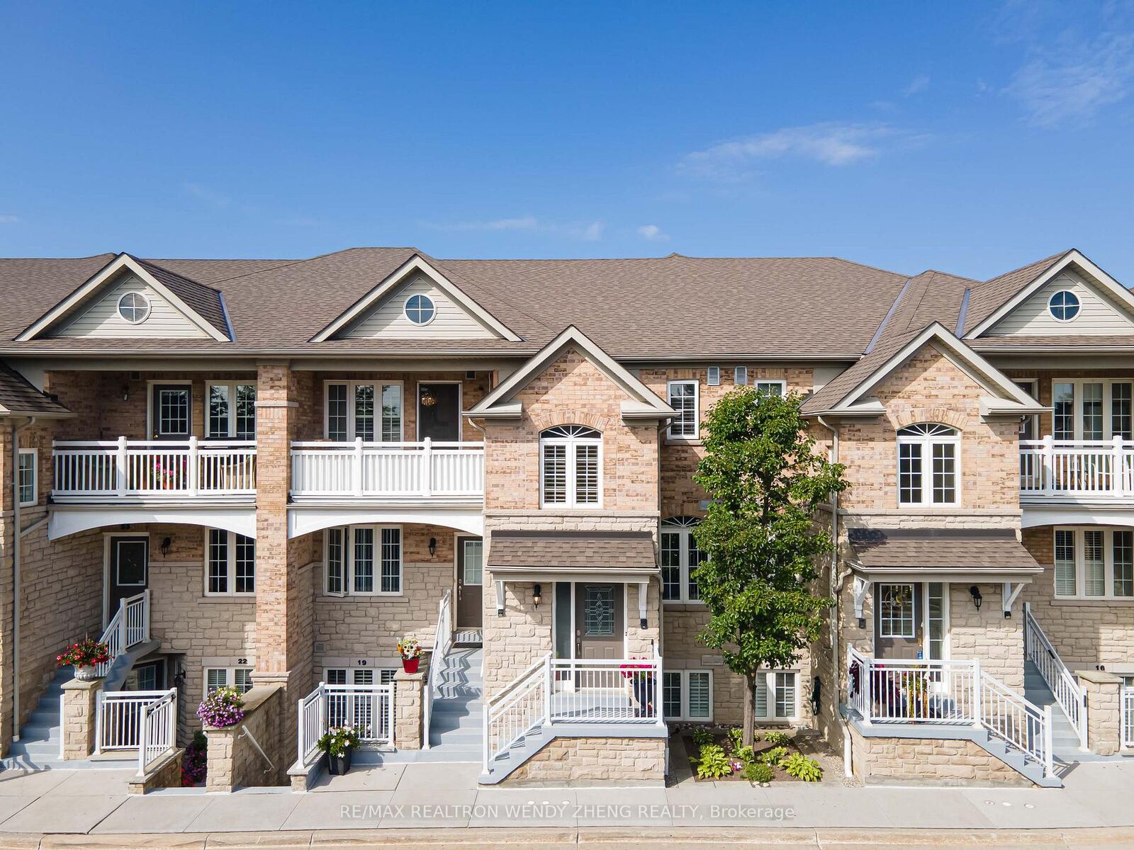 Property Photo: 520 Silken Laumann Drive 21 ON L3X 2S7