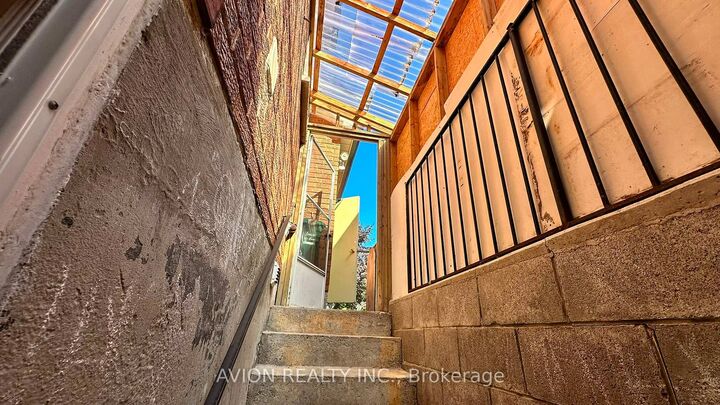 Property Photo:  7 Fairty Drive (Basement Apartment),  ON L3S 2Z7 