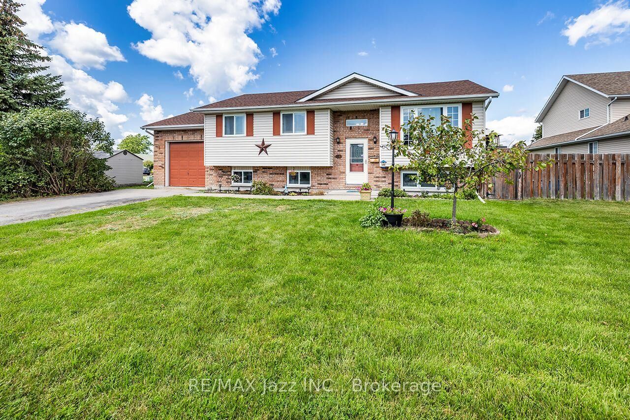 Property Photo:  24 Glenn Drive  ON K8V 6E3 