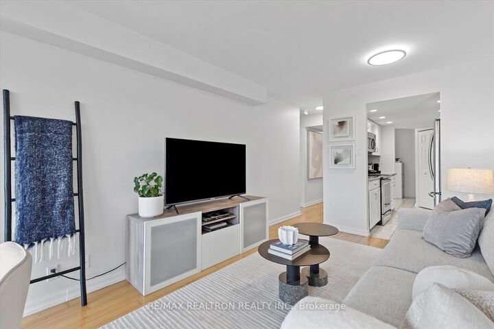Property Photo:  456 College Street 512  ON M6G 4A3 