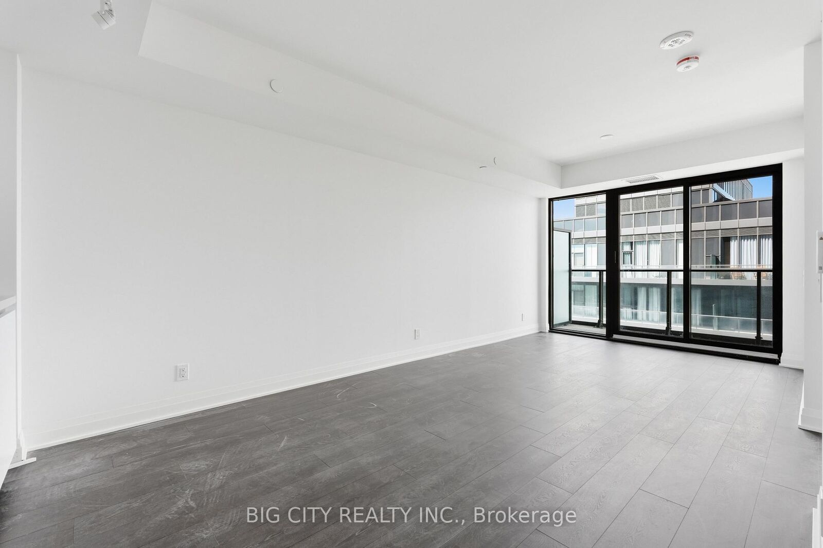 Property Photo:  25 Frederick Todd Way 2206  ON M4G 0C9 