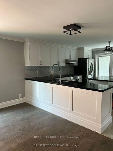 Property Photo:  2086 Pharmacy Avenue  ON M1W 1H8 