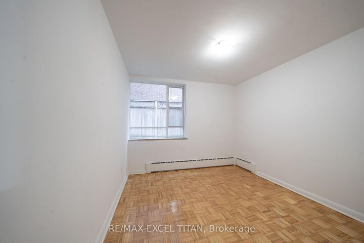 Property Photo:  77 Erskine Avenue 111  ON M4P 1Y5 