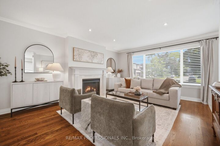 Property Photo:  8 Beaverbrook Avenue  ON M9B 2M7 