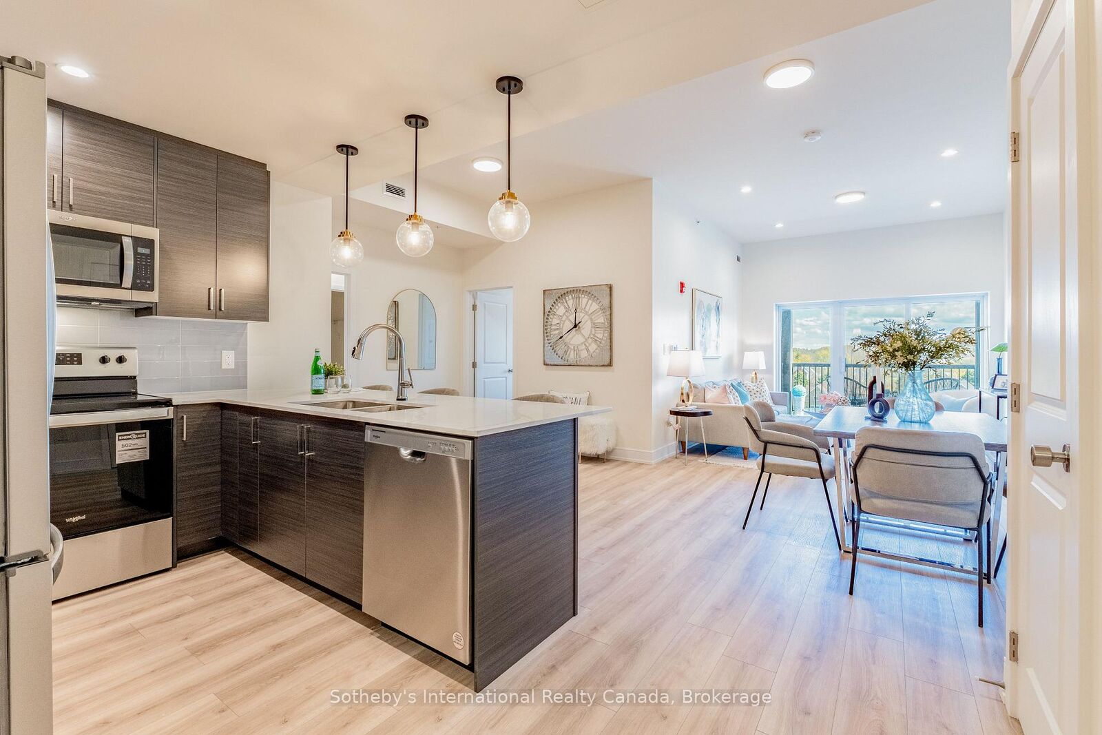 Property Photo:  121 Mary Street 417  ON L0M 1G0 