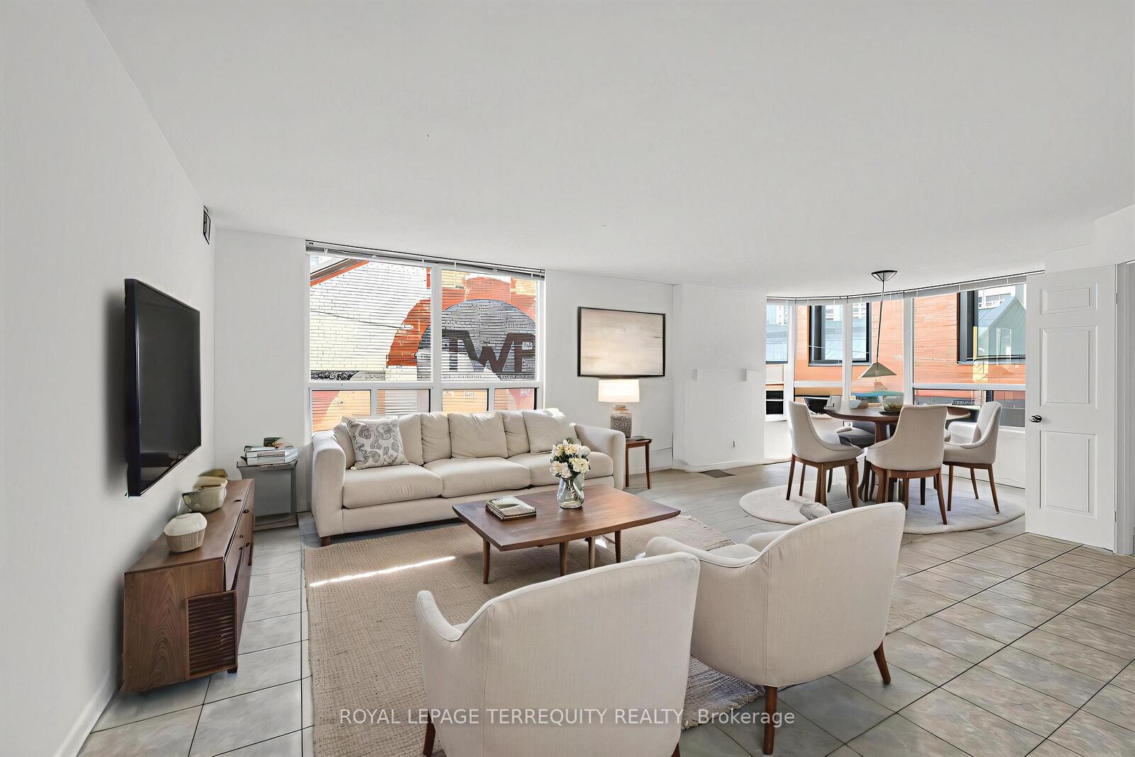 Property Photo:  25 Maitland Street 210  ON M4Y 2W1 