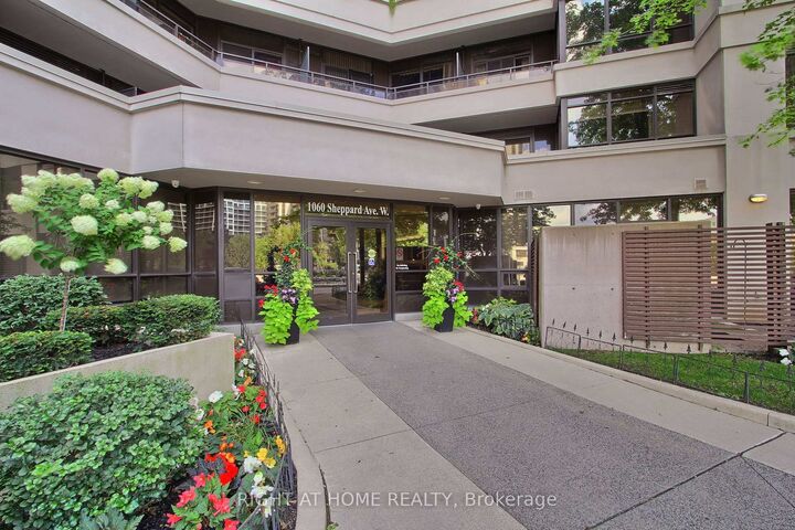 Property Photo:  1060 Sheppard Avenue W Ph04  ON M3J 0G7 