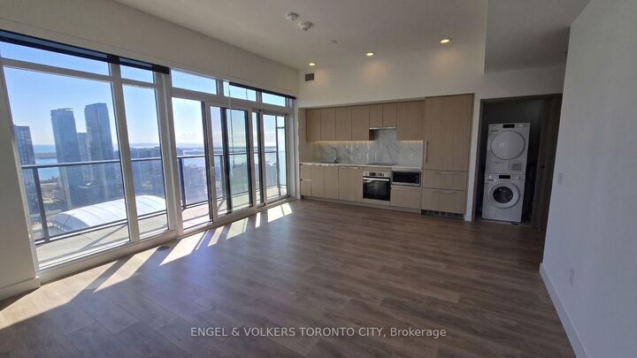 Property Photo:  1 Concord Cityplace Way 4801  ON M5V 0X3 