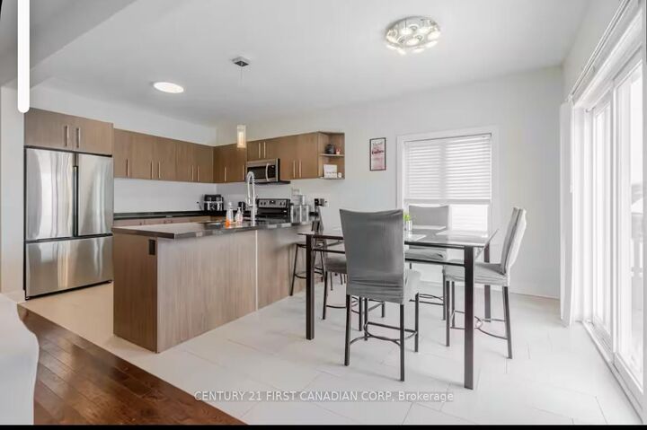 Property Photo:  2619 Sheffield Boulevard Upper#11  ON N6M 0G4 