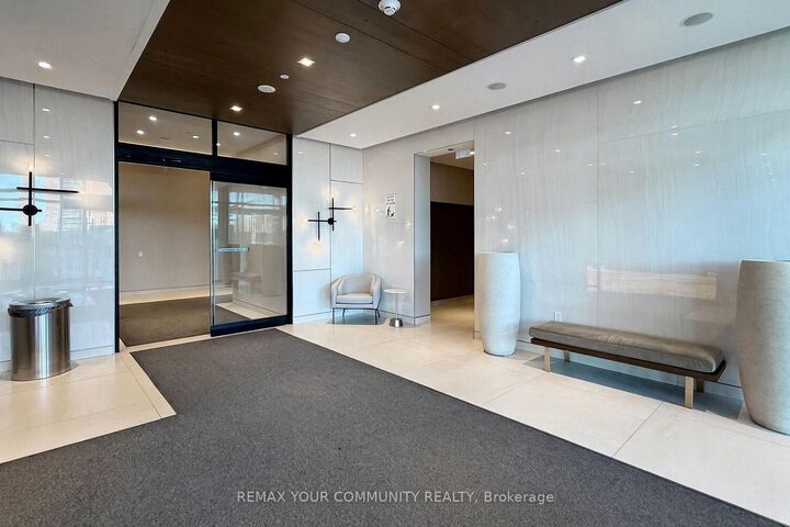 Property Photo:  7 Golden Lion Heights N1009  ON M2M 0C1 
