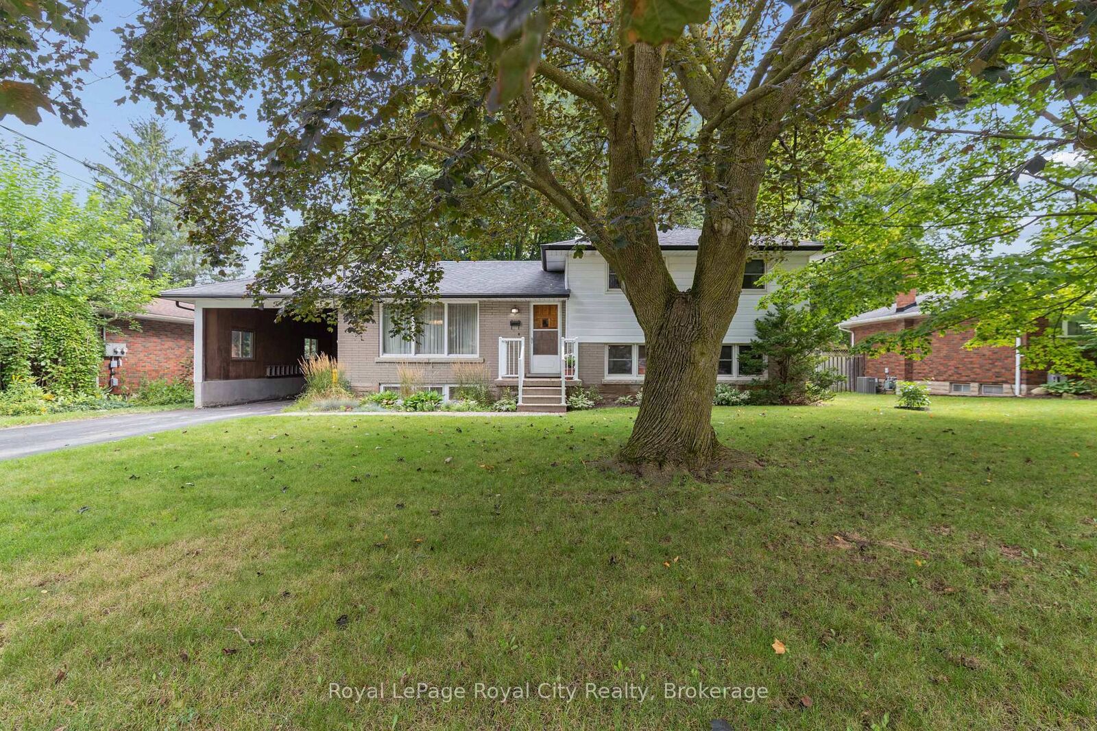 Property Photo:  62 Rodney Boulevard  ON N1G 2H3 