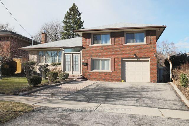 Property Photo:  45 Landfair Crescent Lower  ON M1J 3A6 