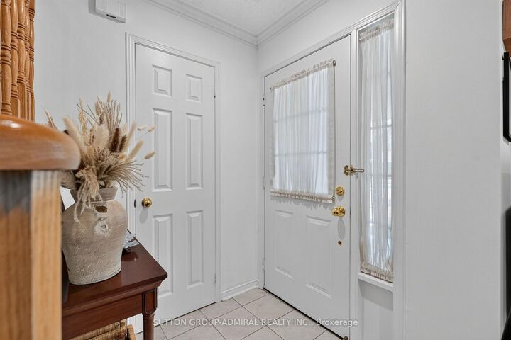 Property Photo:  359 John West Way  ON L4G 7J7 
