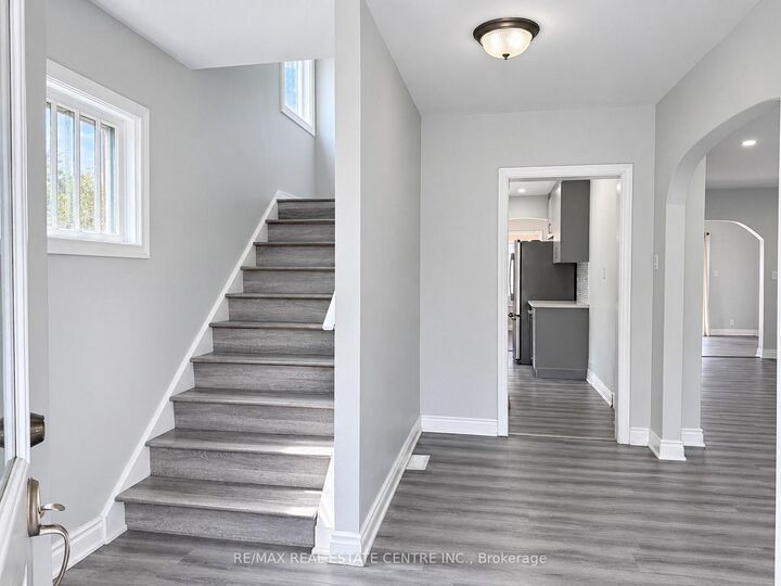 Property Photo:  39 Oakland Avenue  ON L3C 2B8 