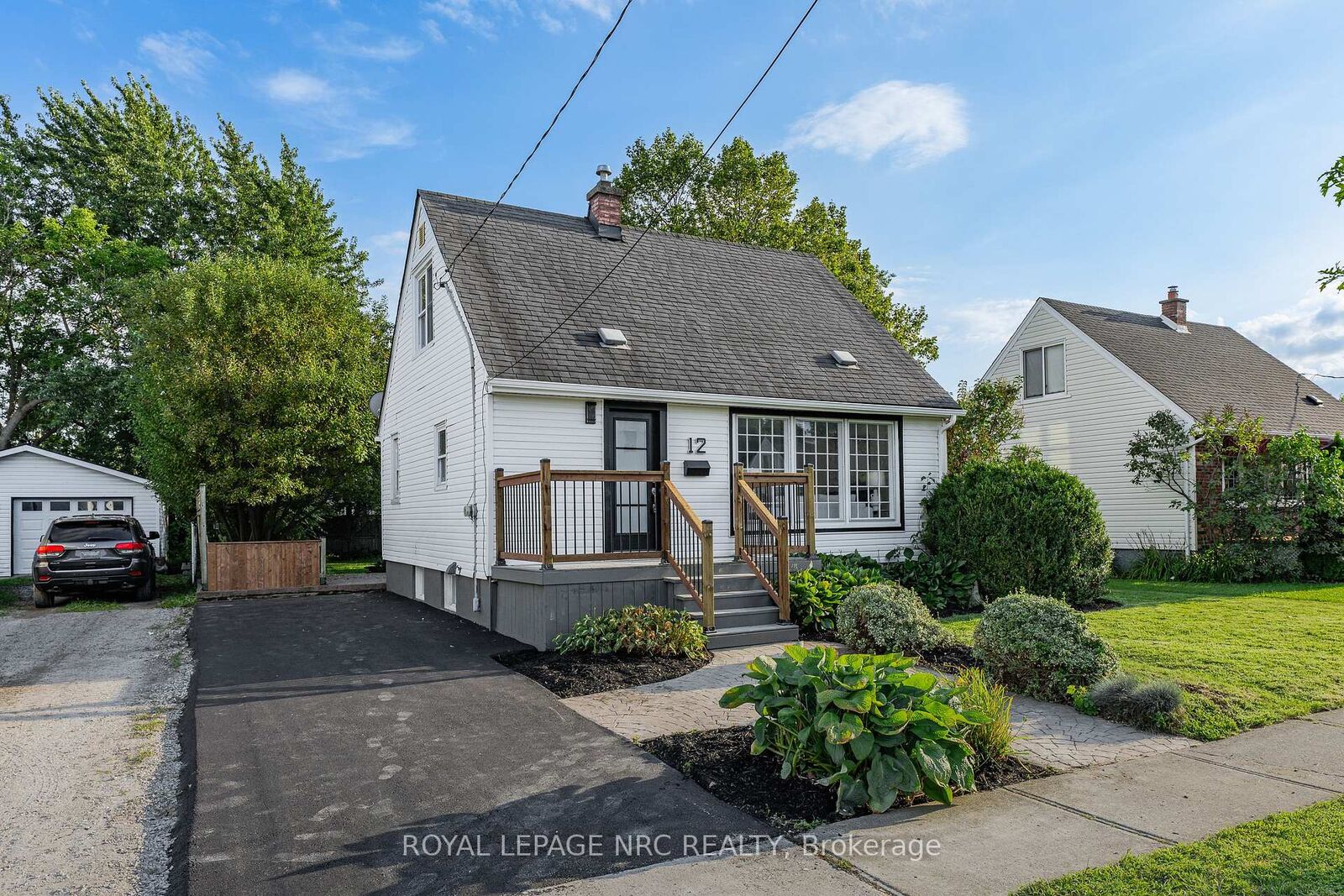 Property Photo: 12 Admiral Road ON L2P 1G5
