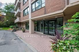 Property Photo:  10 Huntley Street 1903  ON M4Y 2K7 