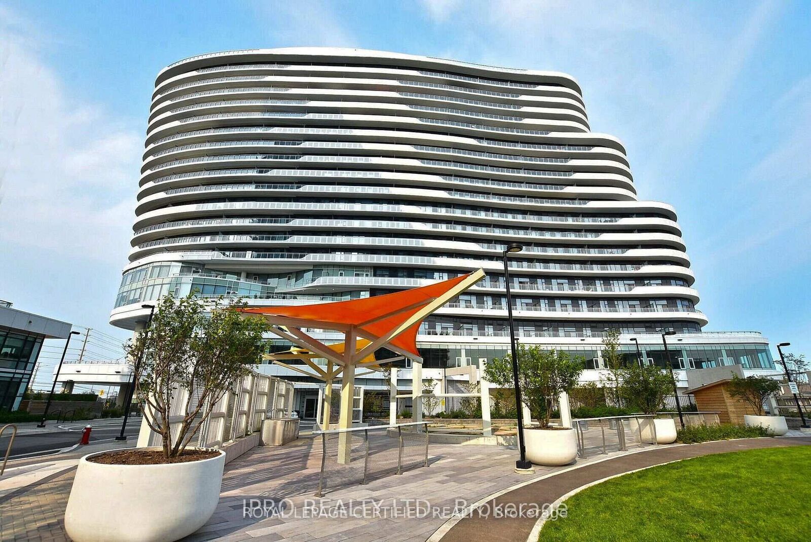Property Photo:  2520 Eglinton Avenue W 1008  ON L5M 0Y4 