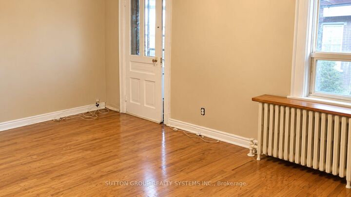 Property Photo:  1139 Dovercourt Road  ON M6H 2Y1 