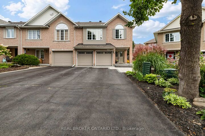 Property Photo: 132 Macassa Circle ON K2T 1J9