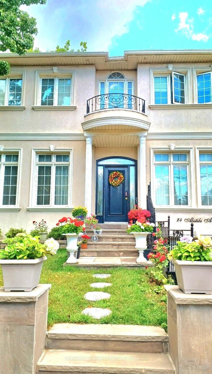 Property Photo:  24 Abitibi Avenue  ON M2M 2V1 