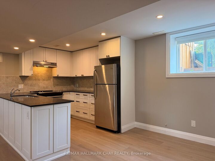 Property Photo:  64 Newton Street 2  ON L4M 3N5 