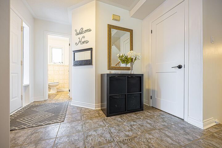 Property Photo:  84 Loraview Lane  ON L4G 6N5 