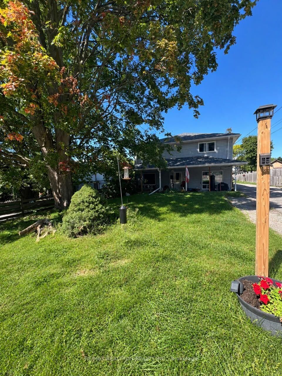 Property Photo: 280 Hillcrest Road N Upper ON L4P 3C8