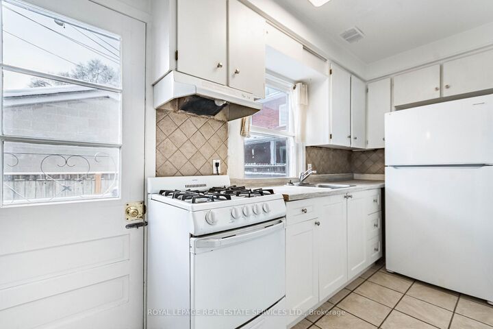 Property Photo:  740 Lansdowne Avenue  ON M6H 3Y8 