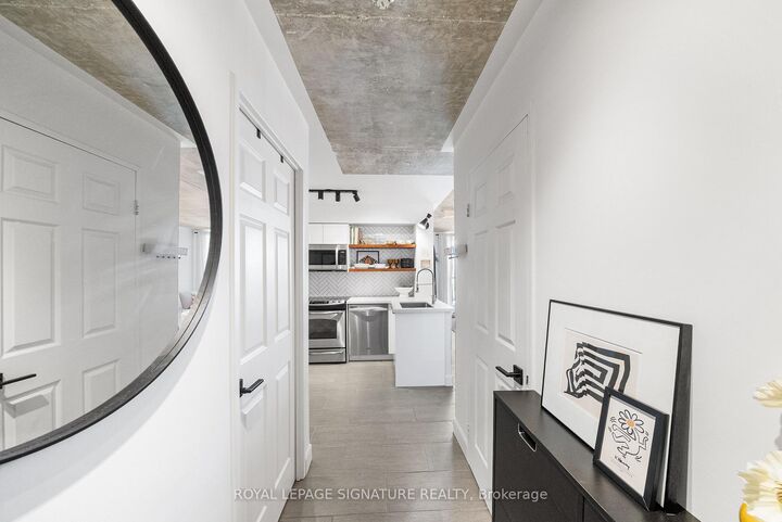 Property Photo:  1369 Bloor Street W 1402  ON M6P 4J4 