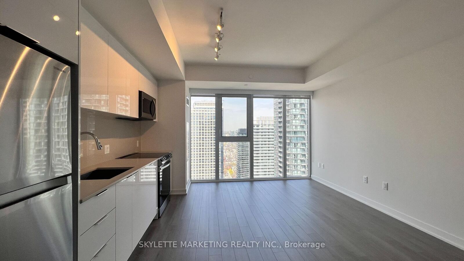 Property Photo:  357 King Street W 3801  ON M5V 0S7 