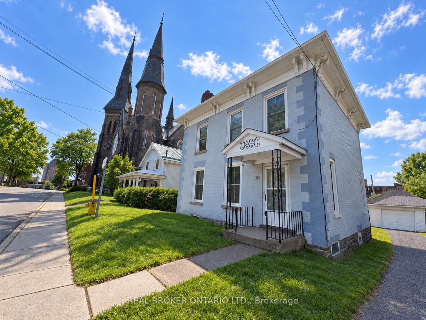 Property Photo:  16 William Street 2  ON K6V 4V2 