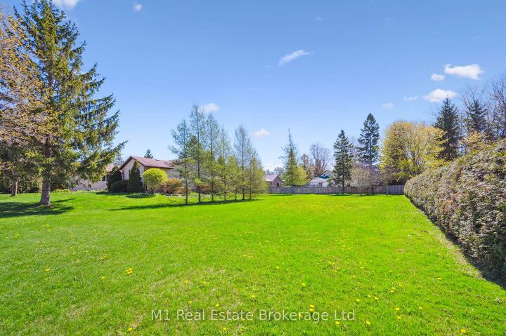 Property Photo:  33 Geddes Street W  ON N0G 1M0 