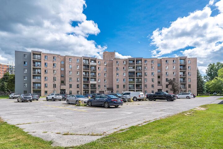 Property Photo:  17 Eldon Hall Place 112  ON K7M 7H5 