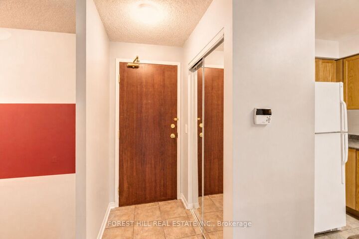 Property Photo:  17 Michael Power Place 709  ON M9A 5G5 