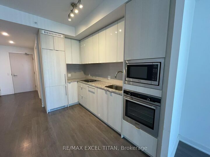Property Photo:  115 Blue Jays Way 3809  ON M5V 0N4 