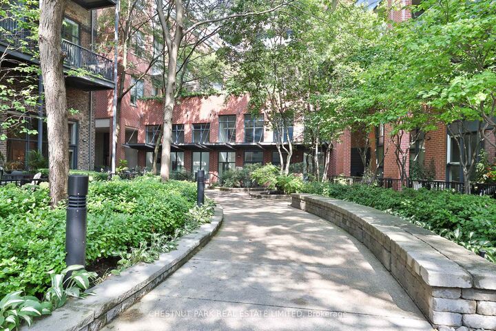Property Photo:  369 Sorauren Avenue 414  ON M6R 3C2 